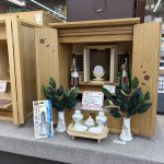 白木のやさしい風合いが美しい、神徒壇（祖霊舎）のご紹介です。