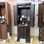 深みのある黒檀の質感と、国産ならではの丁寧な仕上げが際立つ高級家具調仏壇