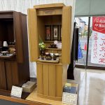 明るくやさしい木目が魅力のタモ材を使用した、国産の家具調仏壇です