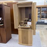 柔らかな木目が美しいタモ材を使用した、上質で温もりあふれる家具調仏壇です。