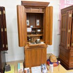 美しい木目が際立つ本欅（けやき）を贅沢に使用した、国産の家具調仏壇