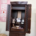 紫檀系の深みのある木色が美しい現代的な家具調仏壇